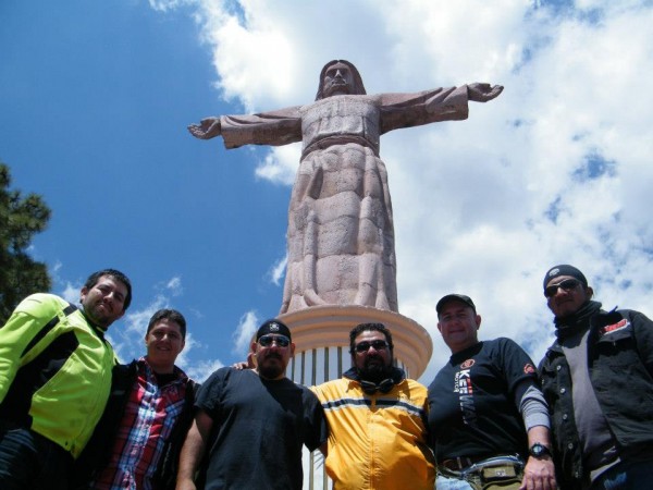 En el Cristo de la Montaña, parte de la banda de tres estados (Estado de México, Guerrero y Puebla)  en Motoruta México
