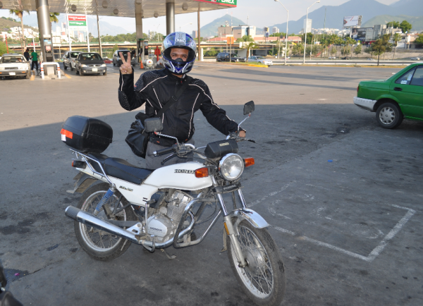 Encuentro con El Guardián del Topo y su Honda Tool.