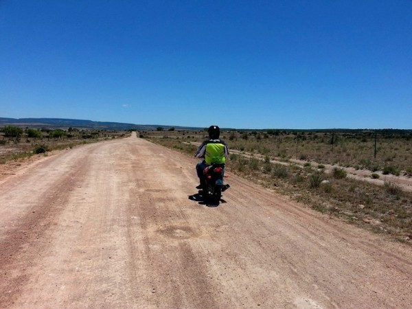 Hombre Gordo en moto de niña