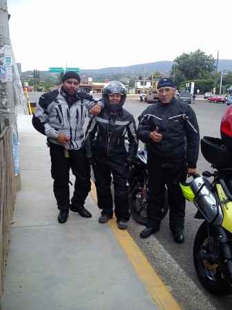 Después de la comida en Telixtlahuaca. Regreso al camino. (Foto de G. Nolasco)