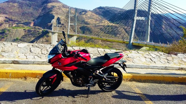 Bajaj Pulsar 200 AS En todo su esplendor 