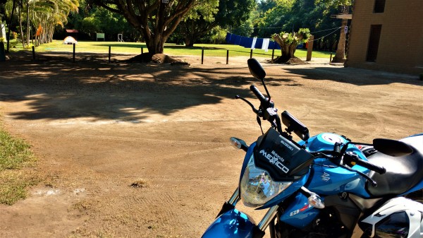 Estacionamiento al lado de la Zona de Campamento