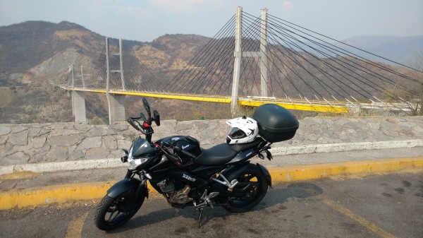 Bajaj Pulsar 200NS en todo su esplendor