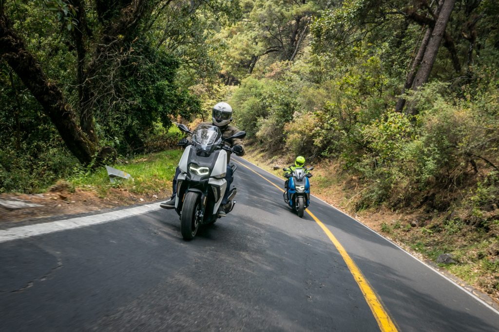 Dejando la vida en las curvas