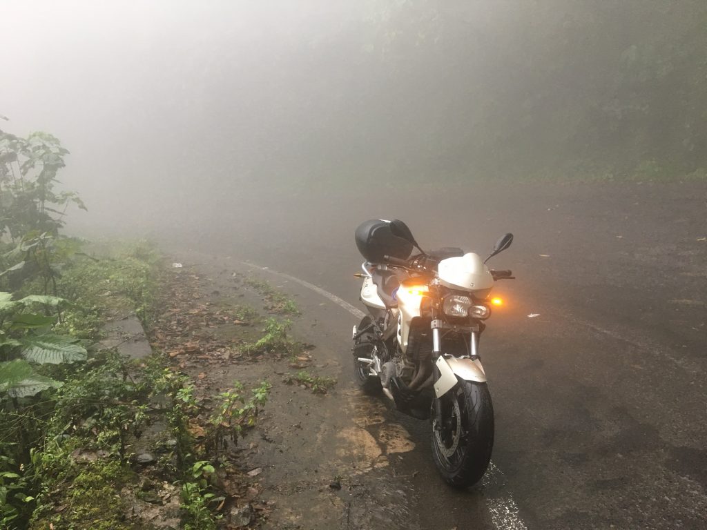 Solo súbete a la moto y continua