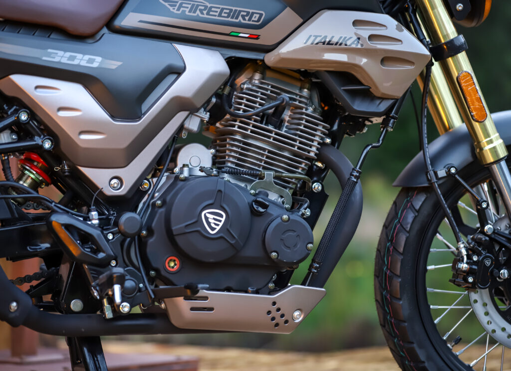 Motor SOHC 277cc  20.4HP 6 Velocidades