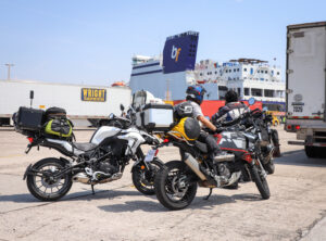 Suben dos italianas y una italiana chinita